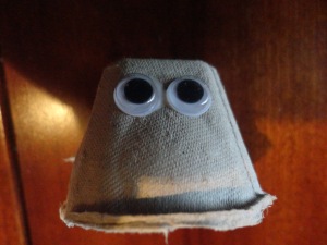 egg carton spider step 1